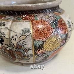 Beautiful pair of ANTIQUE signed Meiji period Satsuma vases