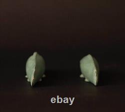 Beautiful signed a pair of Bronze Carp object paper weight ZE62