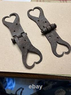 Early 18th Century Forged Iron Great Heart Shaped Pa Hings Signed 6 Inch Pair
