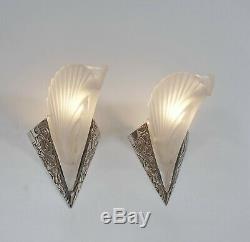 MULLER FRERES A SIGNED PAIR OF 1930 FRENCH ART DECO WALL SCONCES. Lights 1925