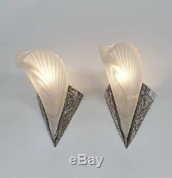 MULLER FRERES A SIGNED PAIR OF 1930 FRENCH ART DECO WALL SCONCES. Lights 1925