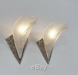 MULLER FRERES A SIGNED PAIR OF 1930 FRENCH ART DECO WALL SCONCES. Lights 1925